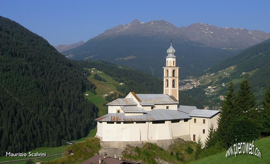 16 Una chiesa e la sua valle.JPG